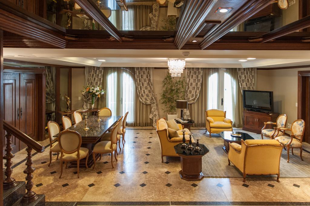 Hotel Tropical Manaus Buitenkant foto The interior of the Presidential Suite