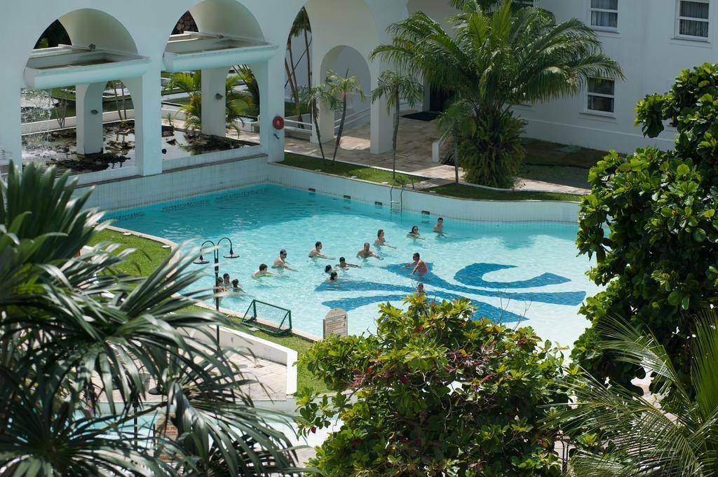 Hotel Tropical Manaus Buitenkant foto Swimming pool at the hotel