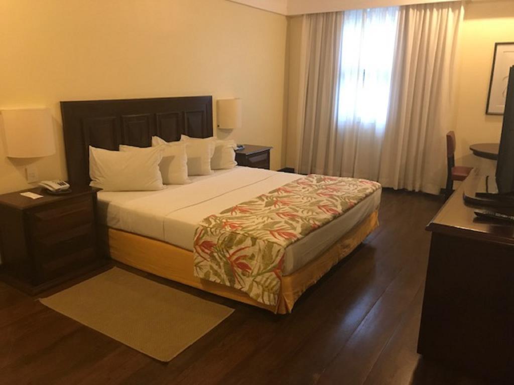 Hotel Tropical Manaus Buitenkant foto A room at the hotel