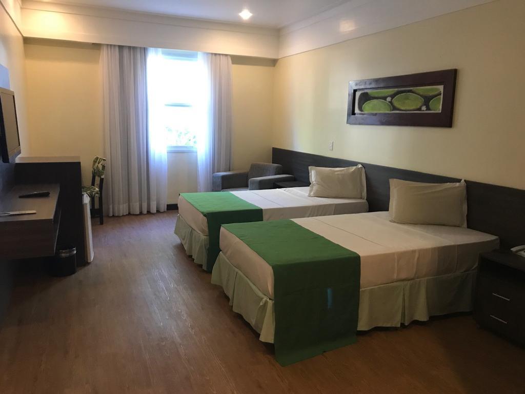 Hotel Tropical Manaus Buitenkant foto A room at the hotel