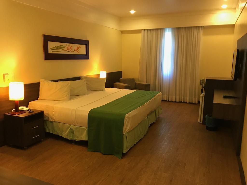 Hotel Tropical Manaus Buitenkant foto A room at the hotel