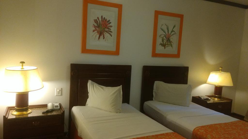 Hotel Tropical Manaus Buitenkant foto A room at the hotel