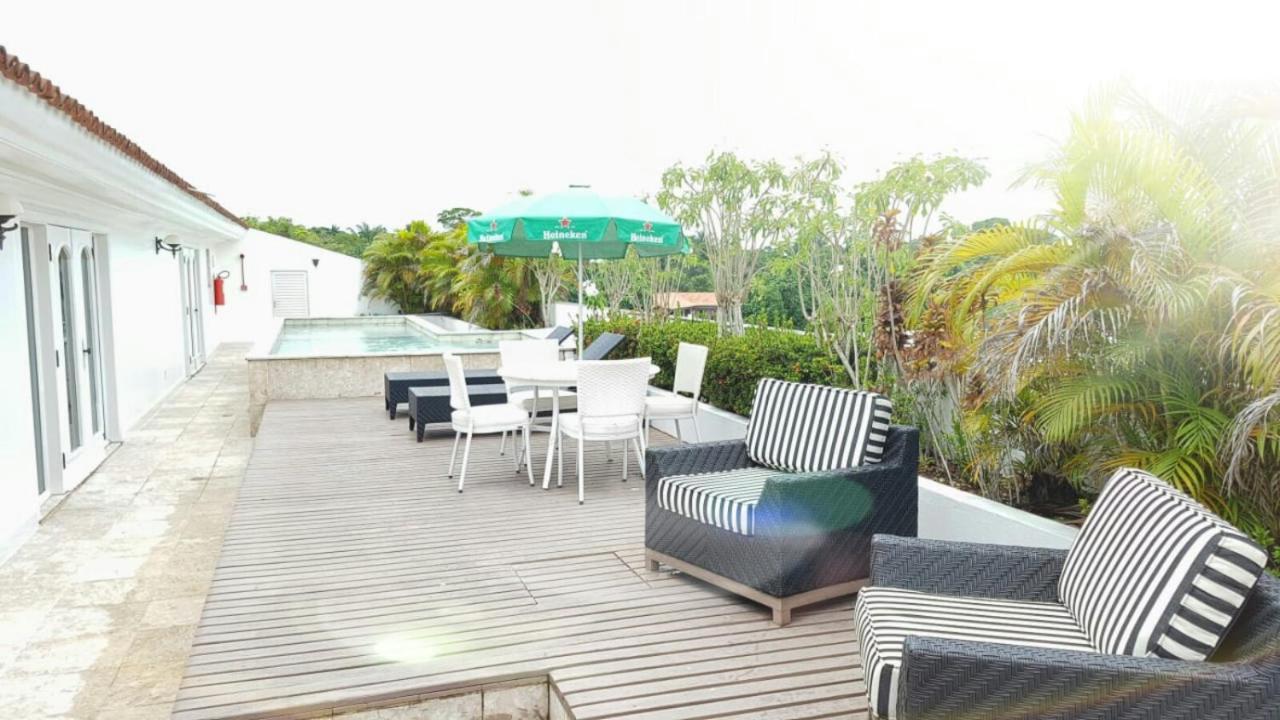 Hotel Tropical Manaus Buitenkant foto Rooftop pool at the hotel