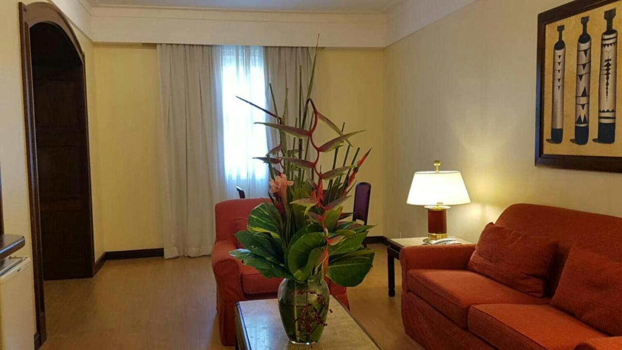 Hotel Tropical Manaus Buitenkant foto A living room at the hotel