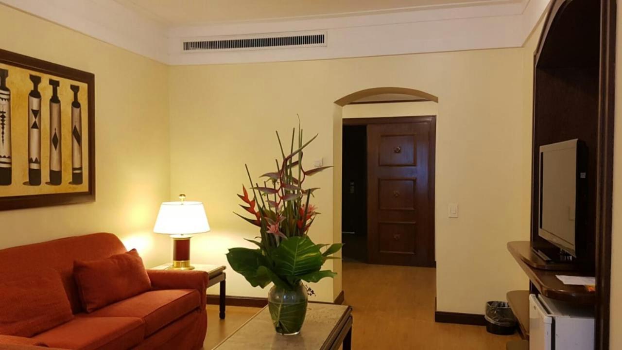 Hotel Tropical Manaus Buitenkant foto A suite at the hotel