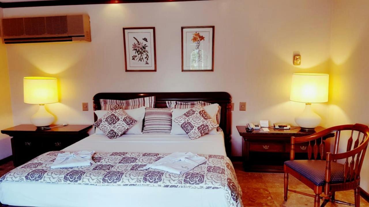 Hotel Tropical Manaus Buitenkant foto A room at the hotel