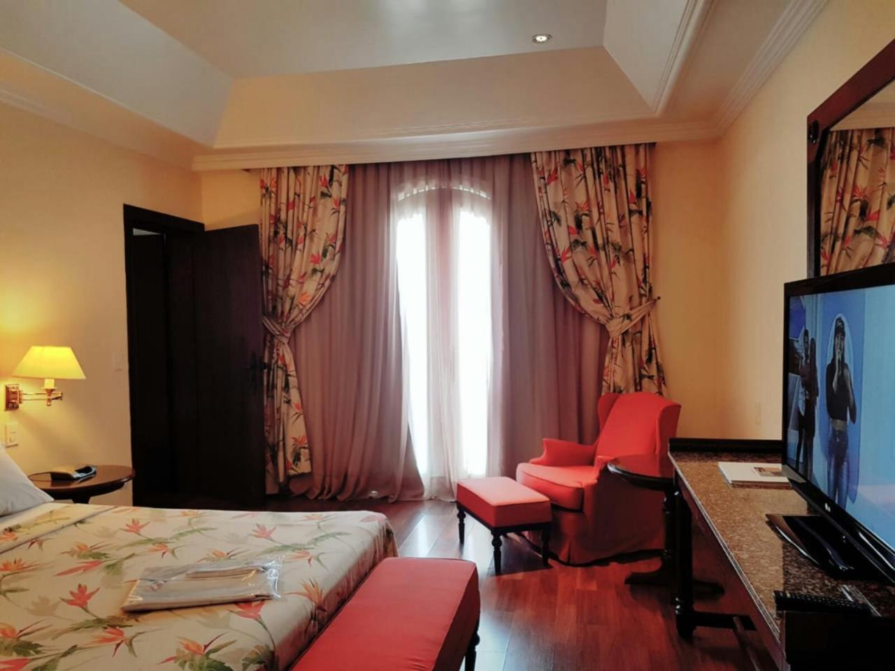 Hotel Tropical Manaus Buitenkant foto A room at the hotel