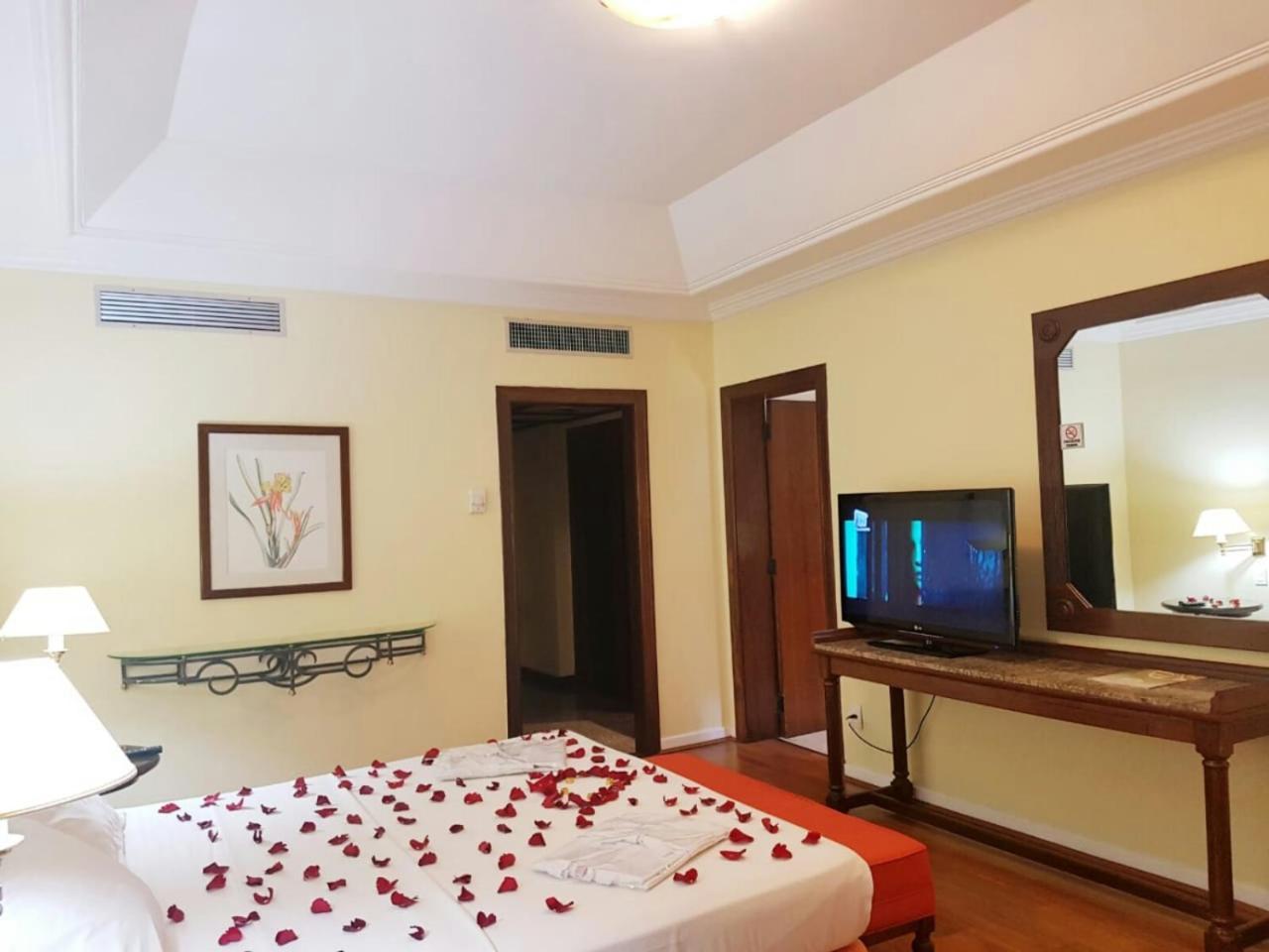 Hotel Tropical Manaus Buitenkant foto A room at the hotel