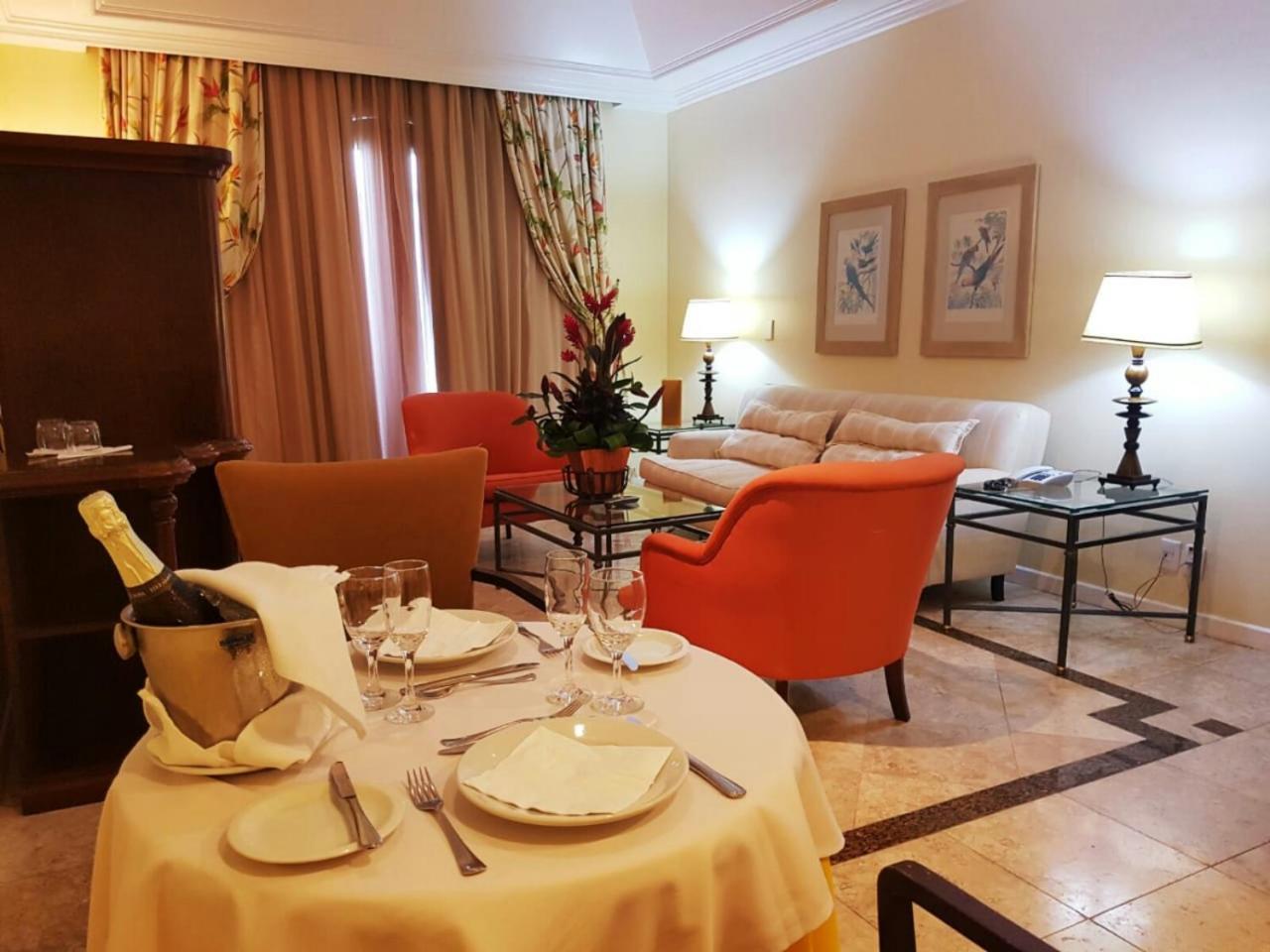 Hotel Tropical Manaus Buitenkant foto A suite at the Four Seasons Hotel, Madrid