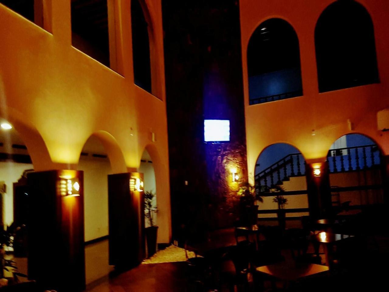 Hotel Tropical Manaus Buitenkant foto Interior of the synagogue
