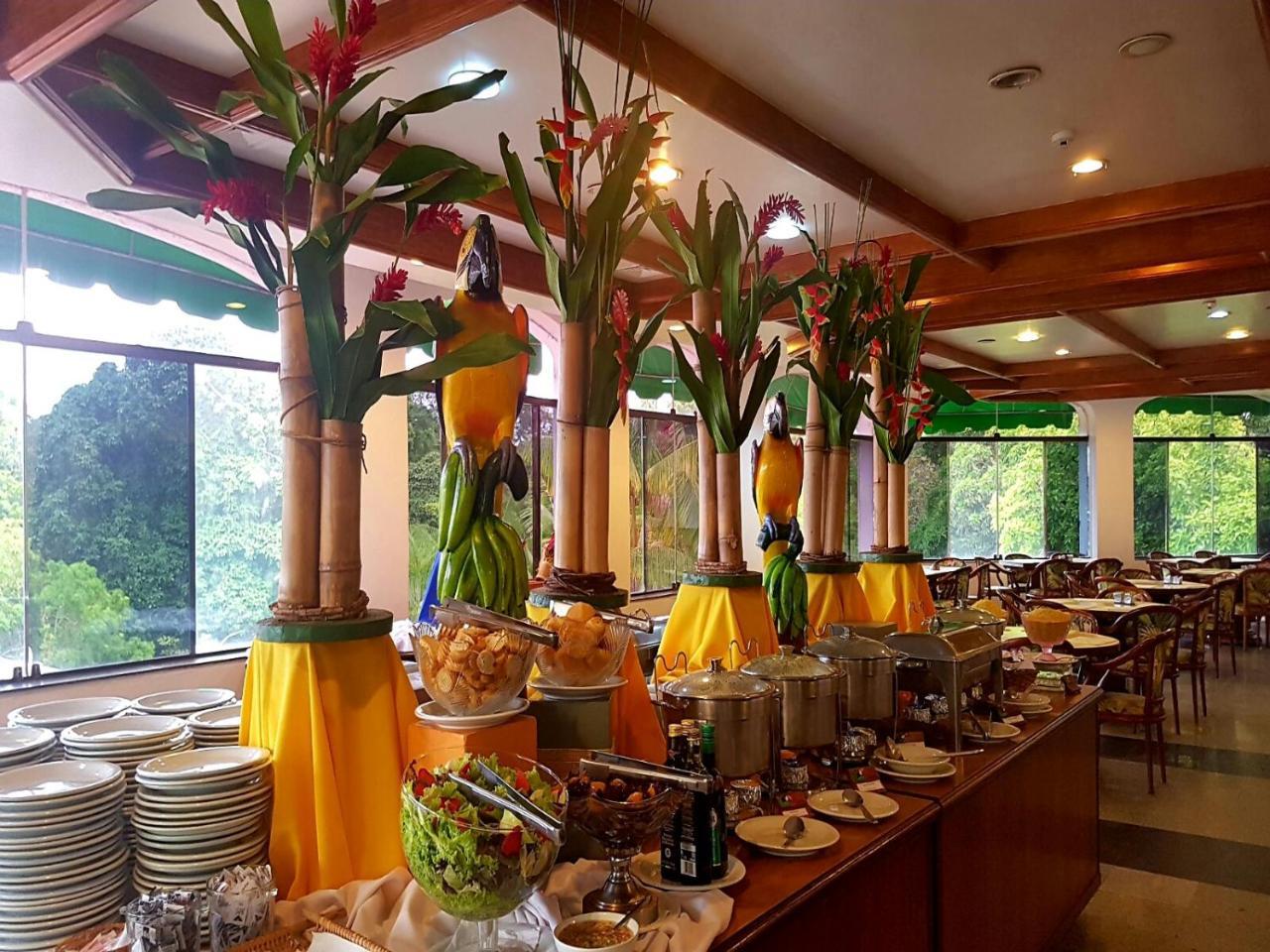 Hotel Tropical Manaus Buitenkant foto The interior of the restaurant